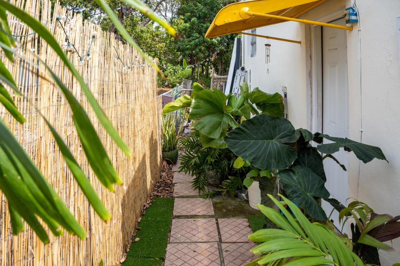 Tropical In Prime Airport Area Apartment Miami