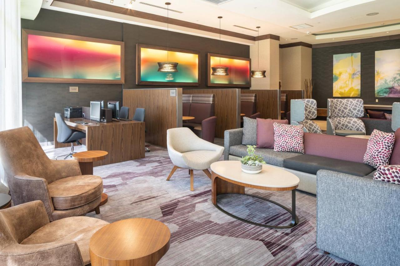 Courtyard By Marriott Airport