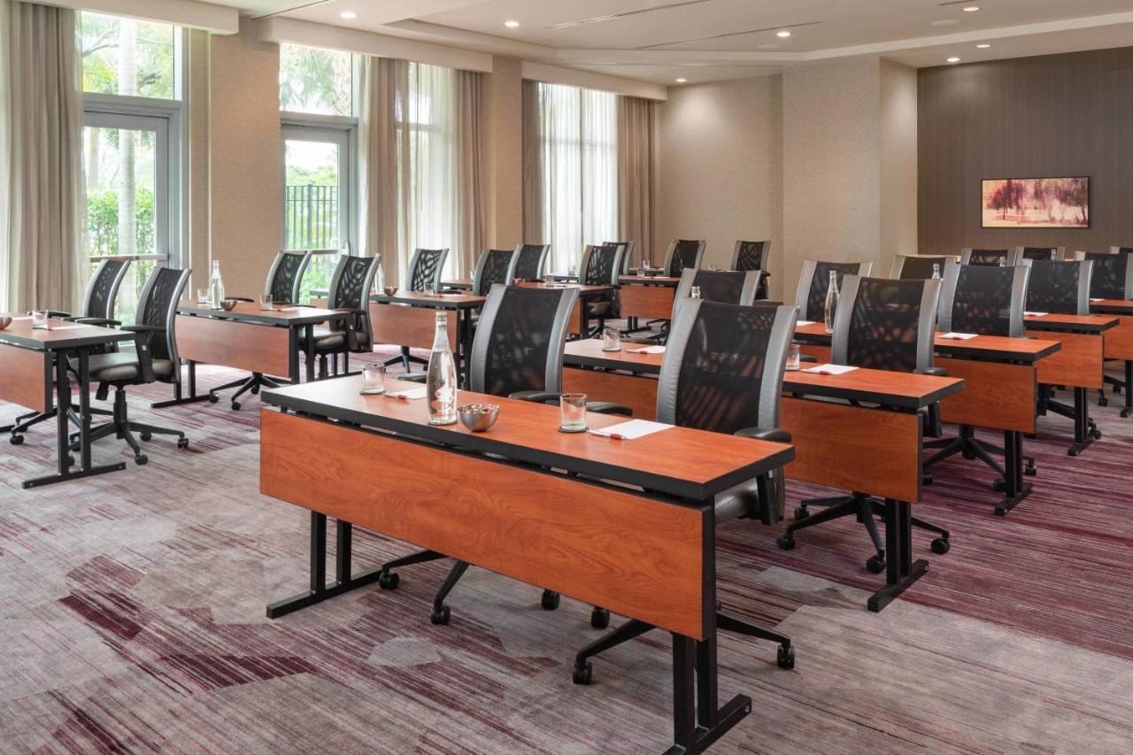 Hotel Courtyard By Marriott Airport Miami