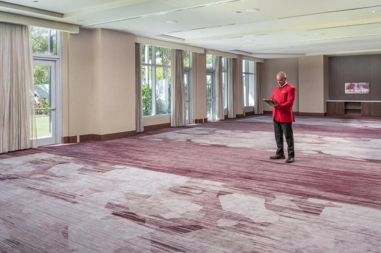 Courtyard By Marriott Airport Hotel