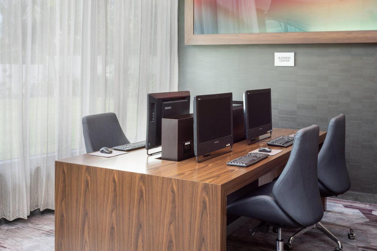 Hotel Courtyard By Marriott Airport 3*