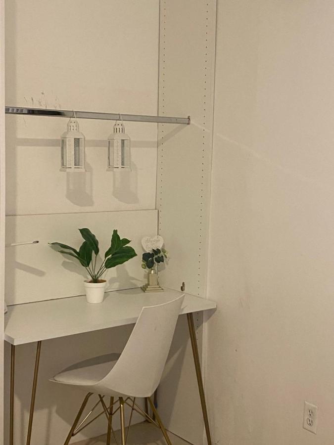 Apartamento Beautiful House 7 Min From Airport W Free Parking *