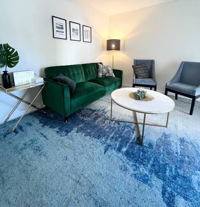 Location! In Coconut Grove With Parking * Miami