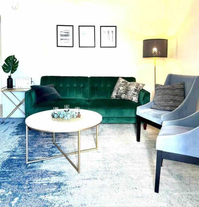 Location! In Coconut Grove With Parking
