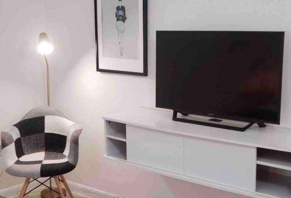 Apartment Location! In Coconut Grove With Parking *