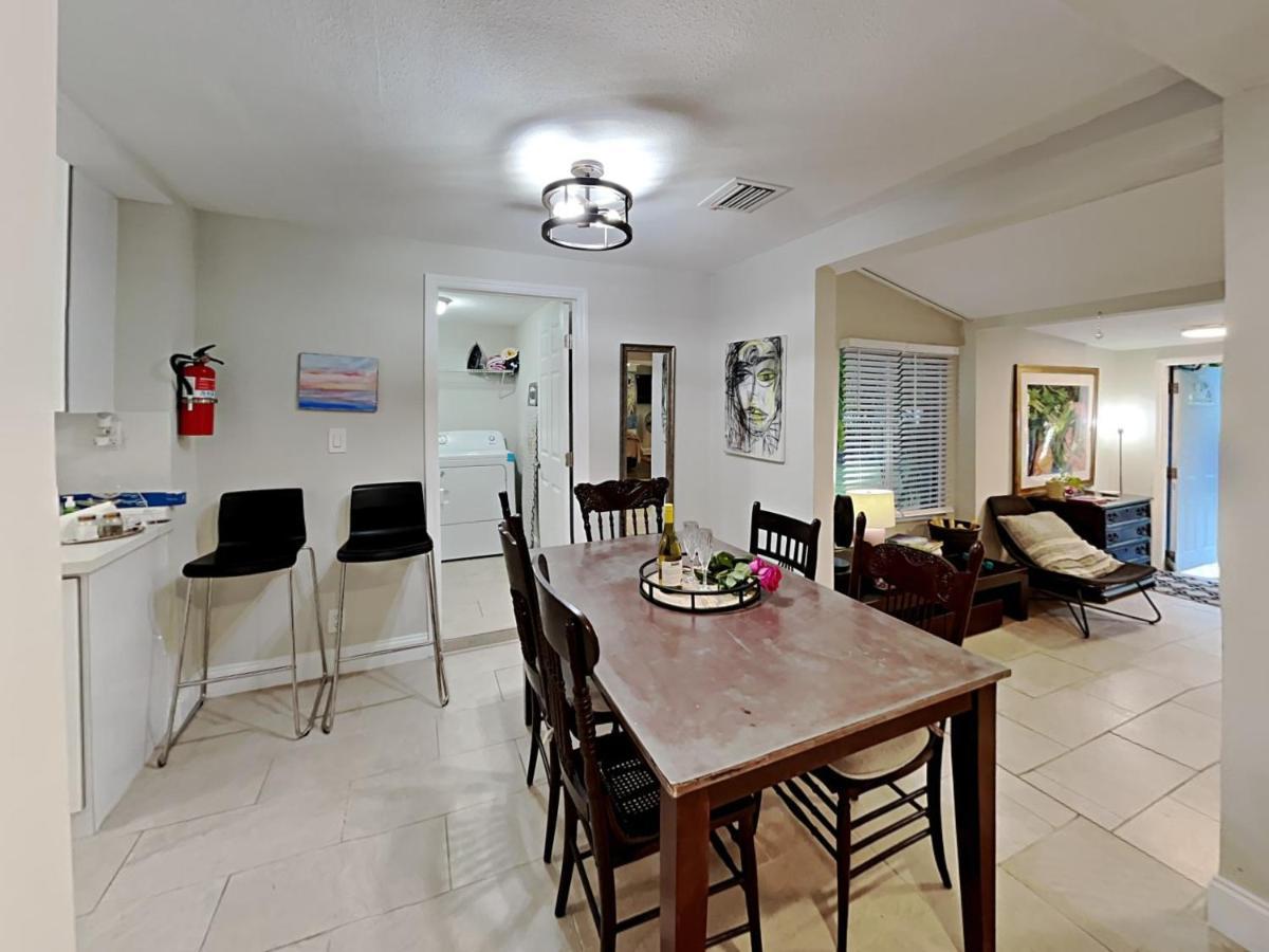 Townhouse With Patio, Gazebo, Free Parking, Centrally Located