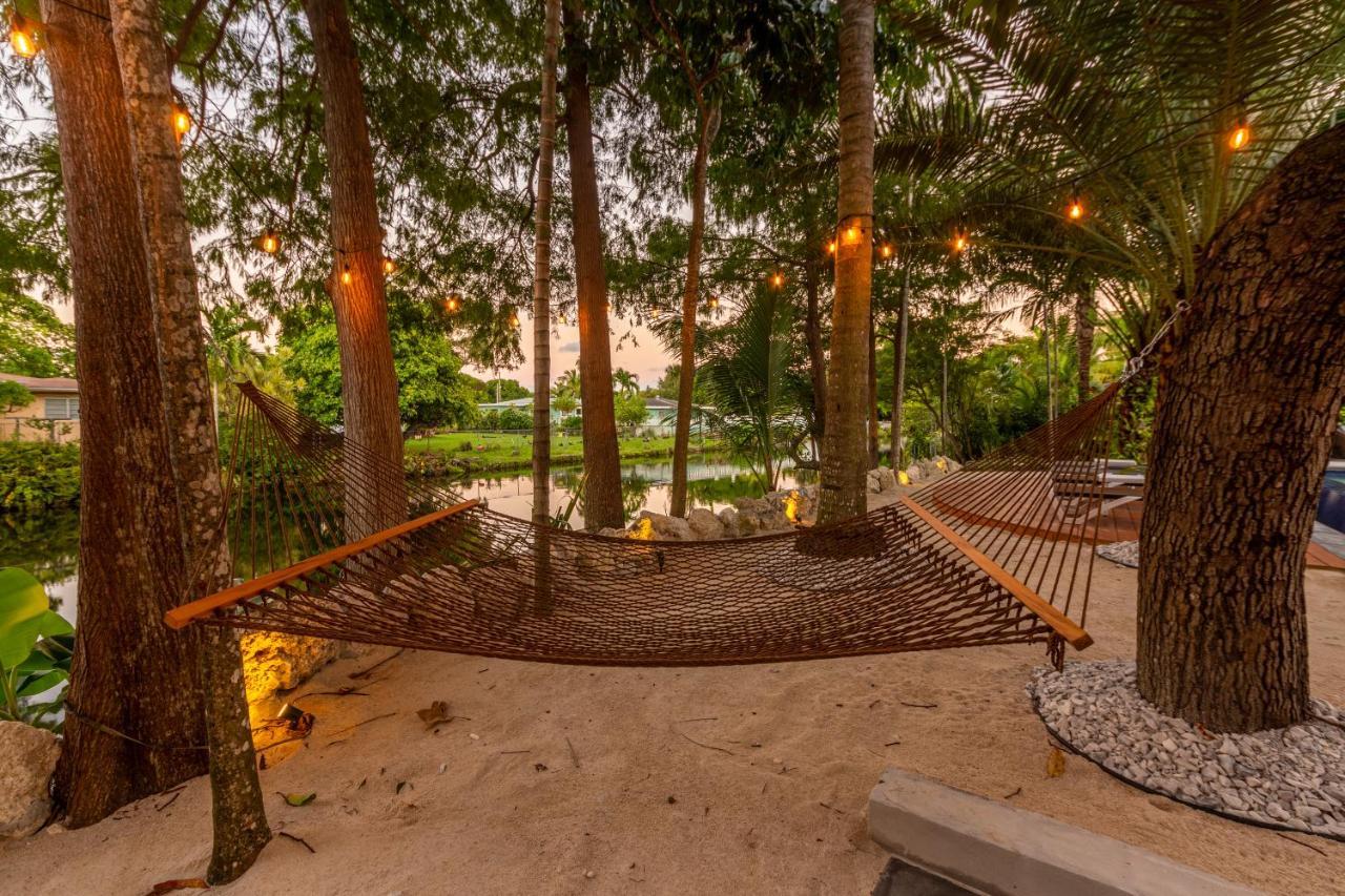 Waterfront By The Glamhomes *