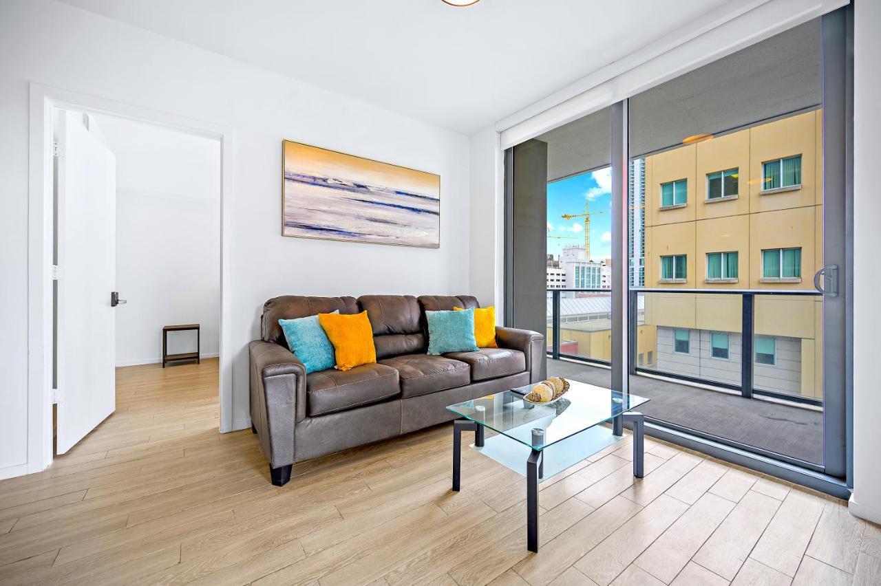 Complex Full Amenities & Entertainment! Apartment