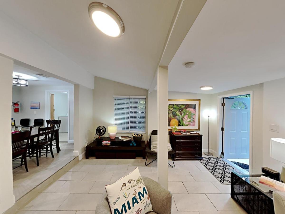 Holiday home Townhouse With Patio, Gazebo, Free Parking, Centrally Located *