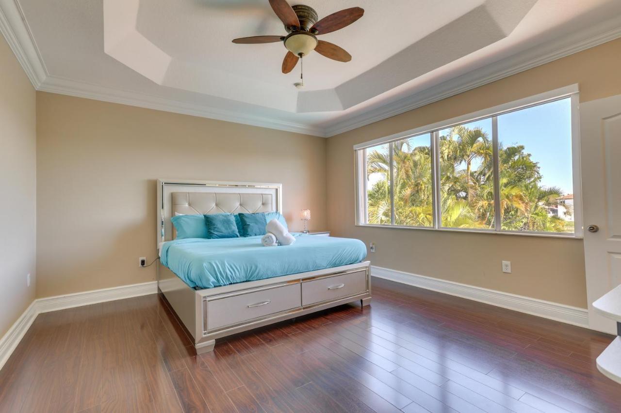 Spacious Retreat With Grill, Pool And Dock! Casa de férias *