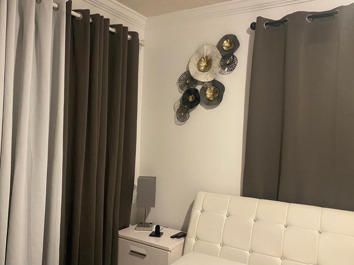 Apartamento Beautiful House 7 Min From Airport W Free Parking *