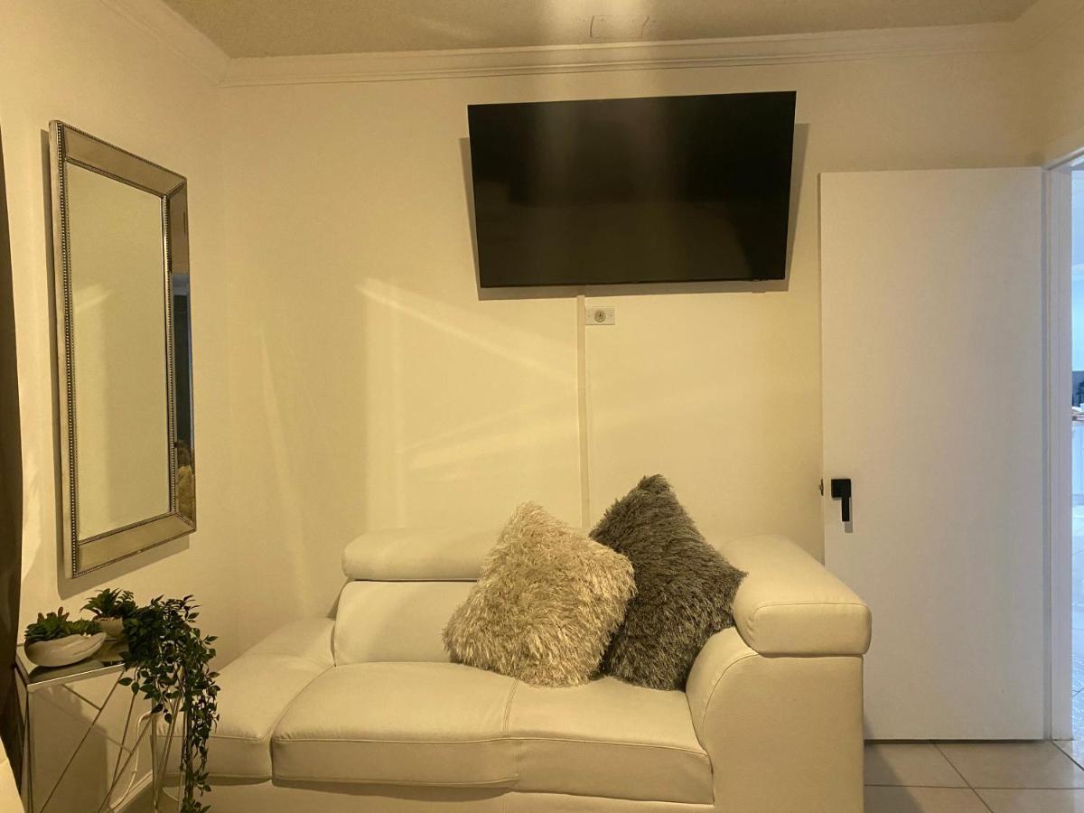 Beautiful House 7 Min From Airport W Free Parking Apartamento *