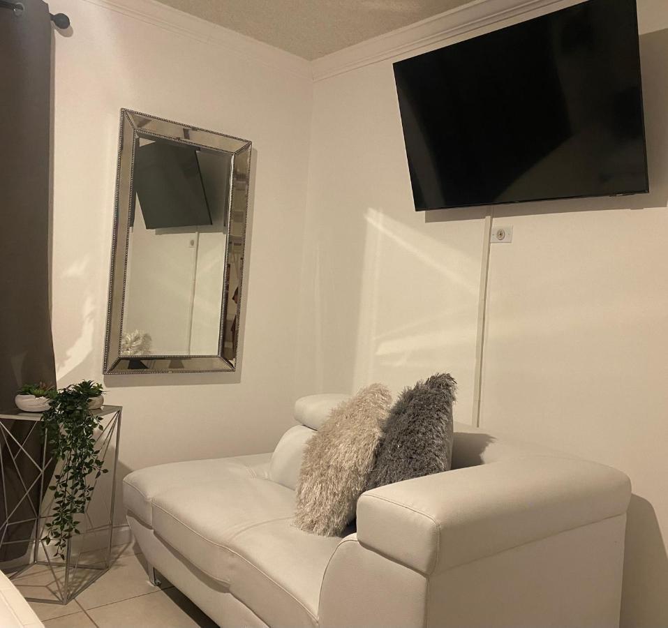 Beautiful House 7 Min From Airport W Free Parking Apartamento