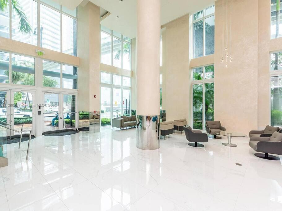Beautiful Brickell Loft *