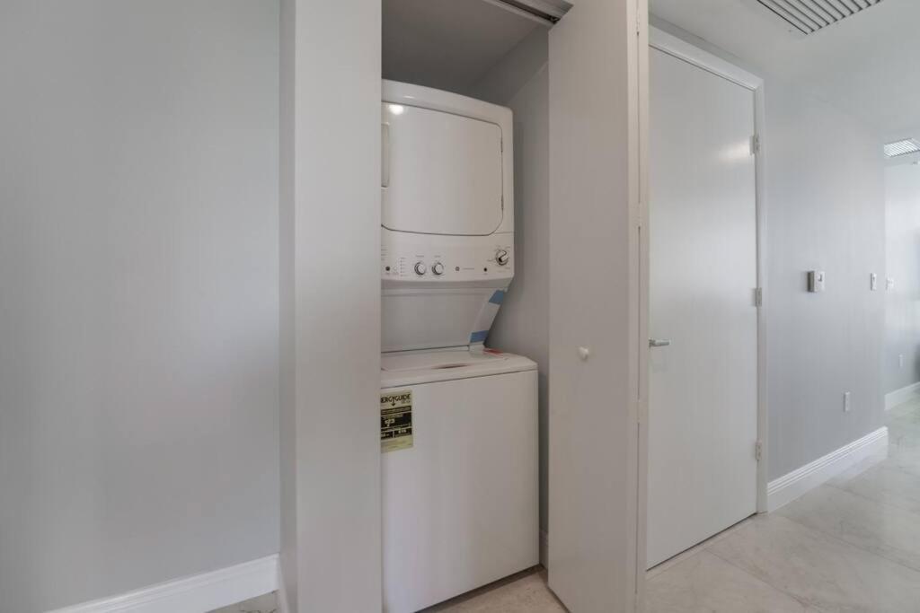 Apartment Wonderful 2 Bedroom Icon Brickell With Pool Miami