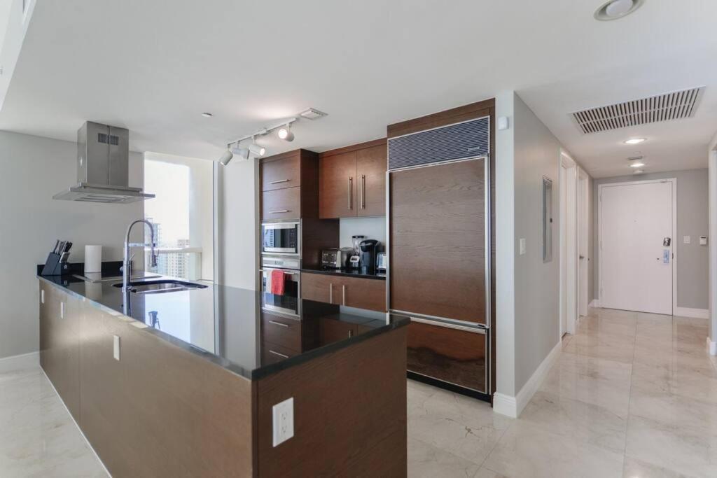 Wonderful 2 Bedroom Icon Brickell With Pool Miami