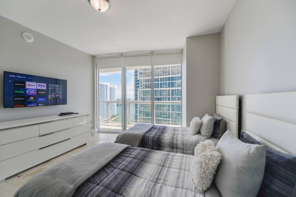 Wonderful 2 Bedroom Icon Brickell With Pool Apartment *