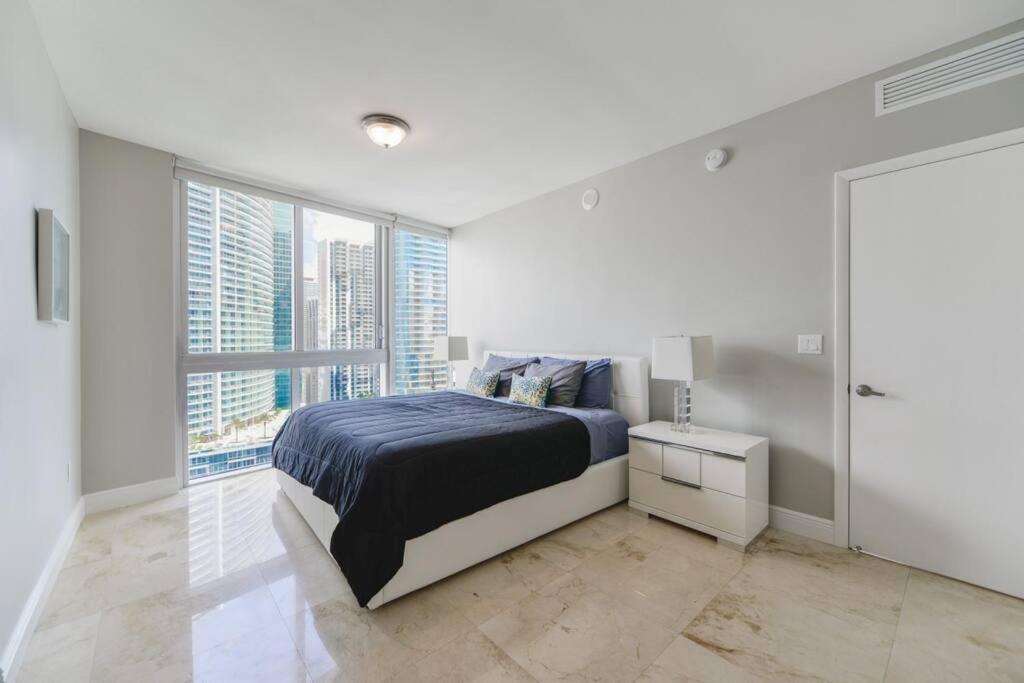 Wonderful 2 Bedroom Icon Brickell With Pool Apartment Miami