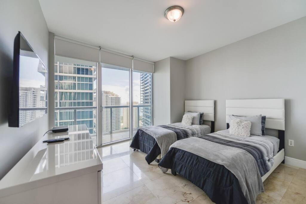 Wonderful 2 Bedroom Icon Brickell With Pool *