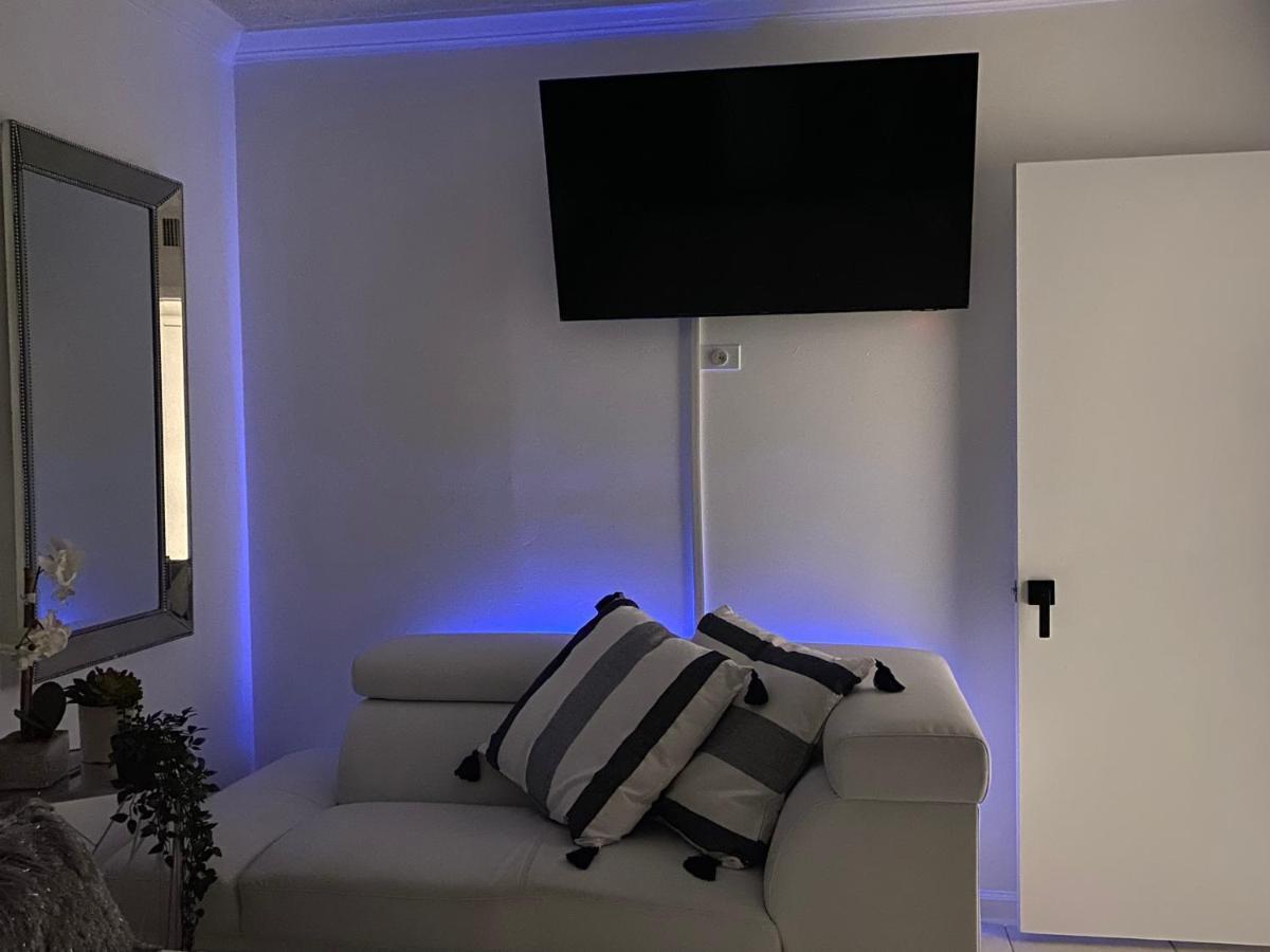 Beautiful House 7 Min From Airport W Free Parking Apartamento *