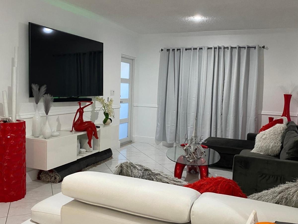 Apartamento Beautiful House 7 Min From Airport W Free Parking Miami