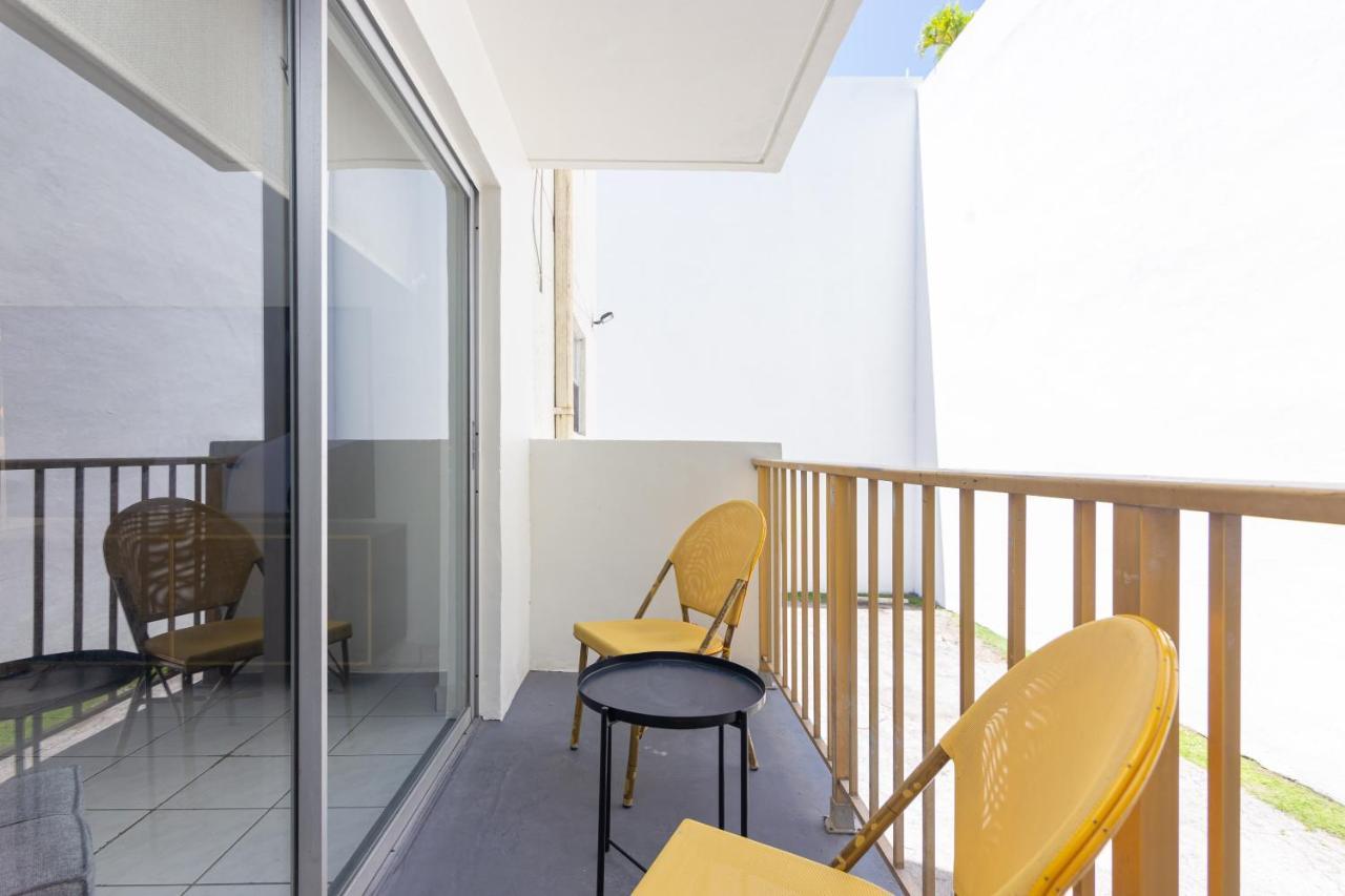 Apartment Two Bedroom - With Parking & Balcony - Heart Of Wynwood *