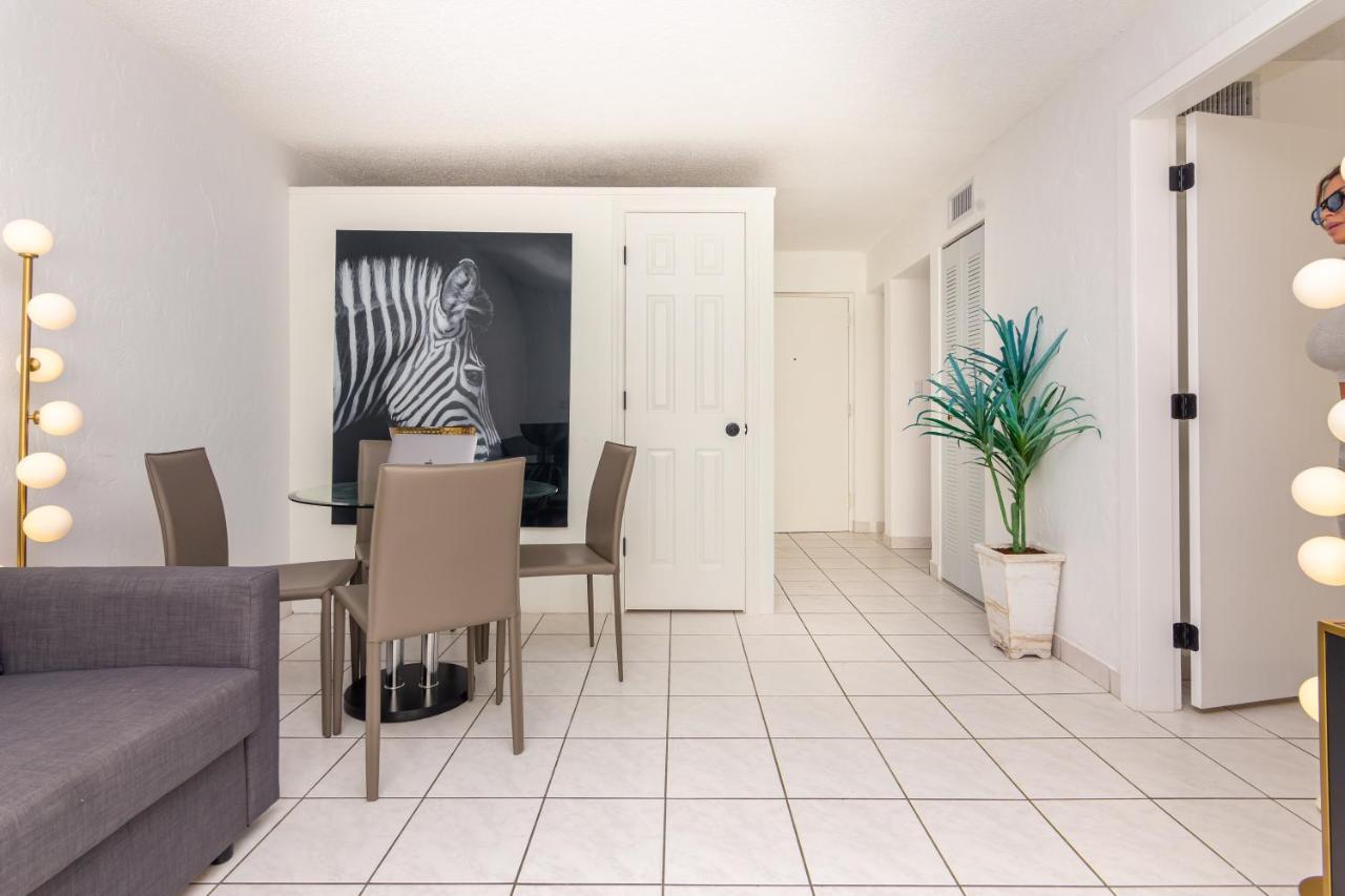 Apartment Two Bedroom - With Parking & Balcony - Heart Of Wynwood *