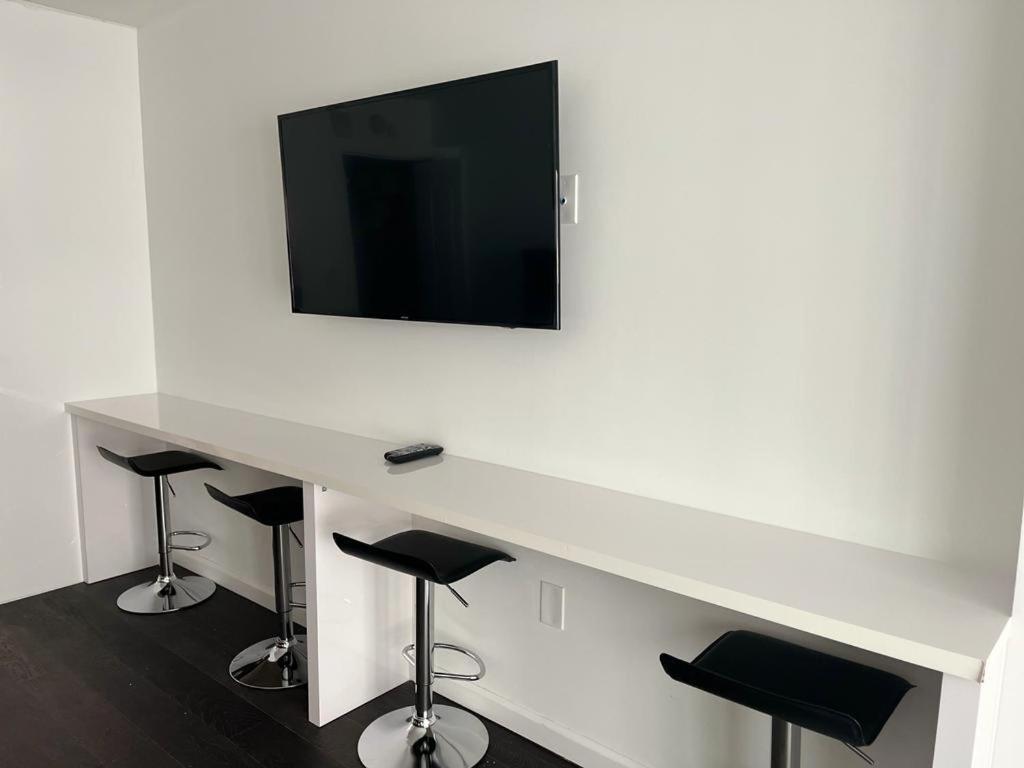 In Brickell With Pool, Gym, Free Parking And Game Apartment *
