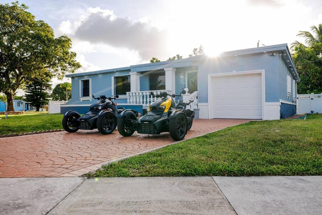 Sunset Xcapes Entertainment House * Miami