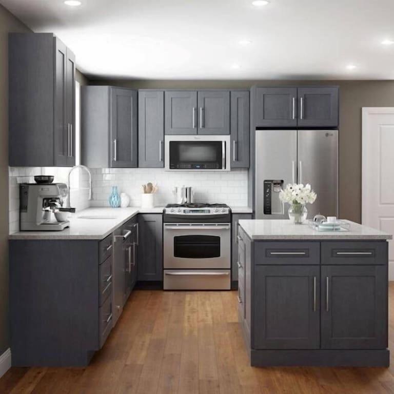 Iconic Luxurious 2 Bedroom Poolview & Bay View Downtown