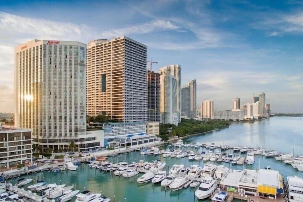 Apartment Iconic Luxurious 2 Bedroom Poolview & Bay View Downtown