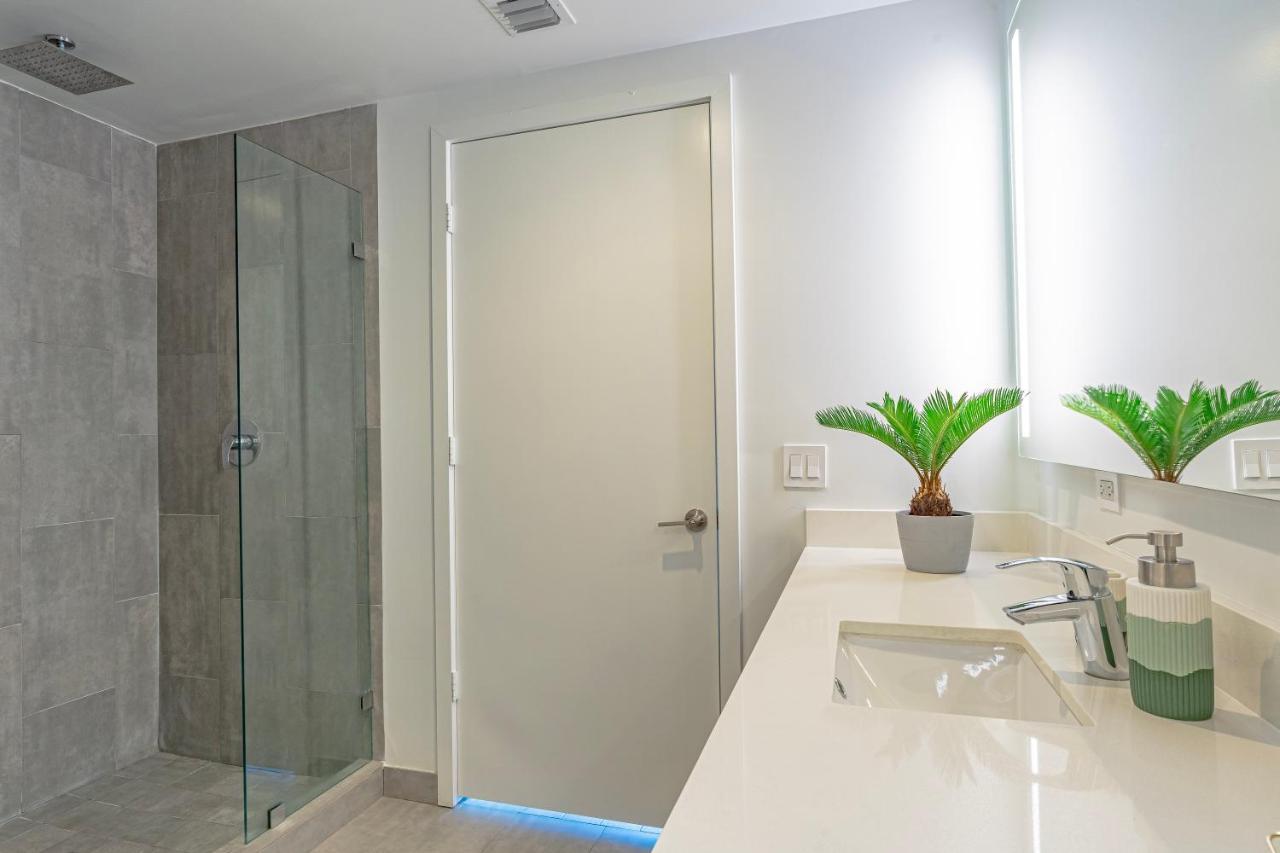 Apartment Luxurious 2-bed With Breathtaking Bay Views!! *