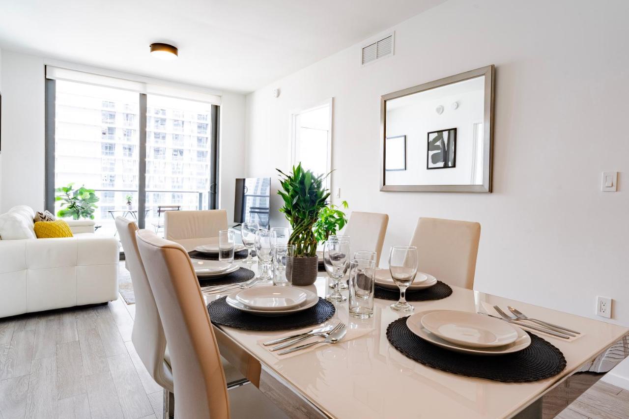 Luxurious 2-bed With Breathtaking Bay Views!!
