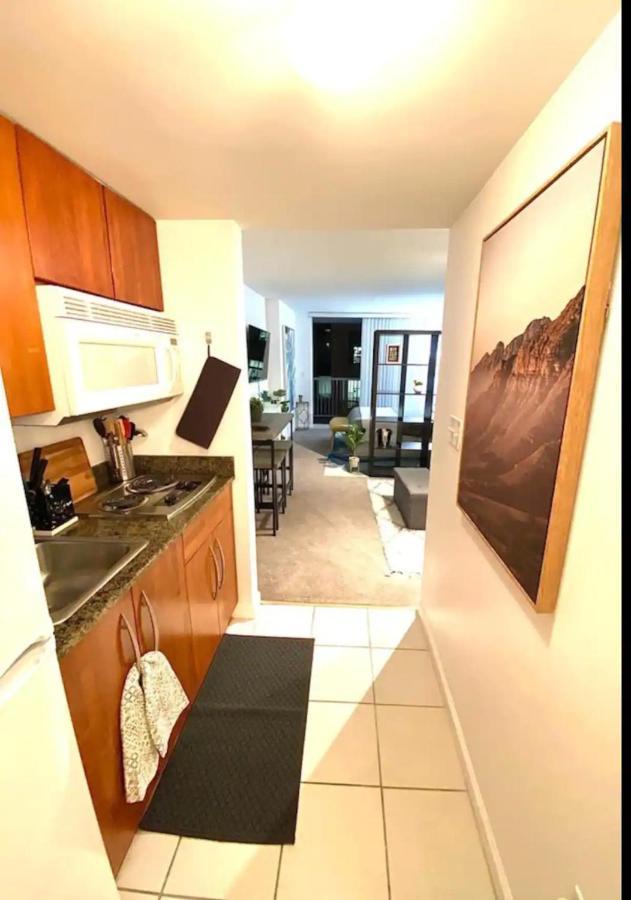 In Brickell With Pool, Gym, Free Parking And Game Apartment *