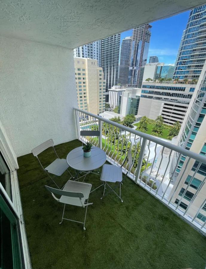 In Brickell With Pool, Gym, Free Parking And Game Apartment *