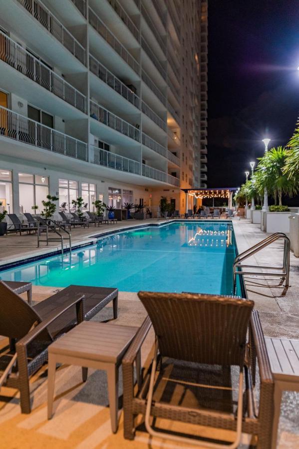 In Brickell With Pool, Gym, Free Parking And Game Apartment *