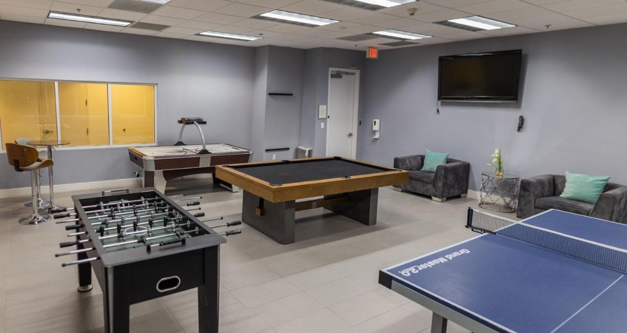 In Brickell With Pool, Gym, Free Parking And Game Apartment *