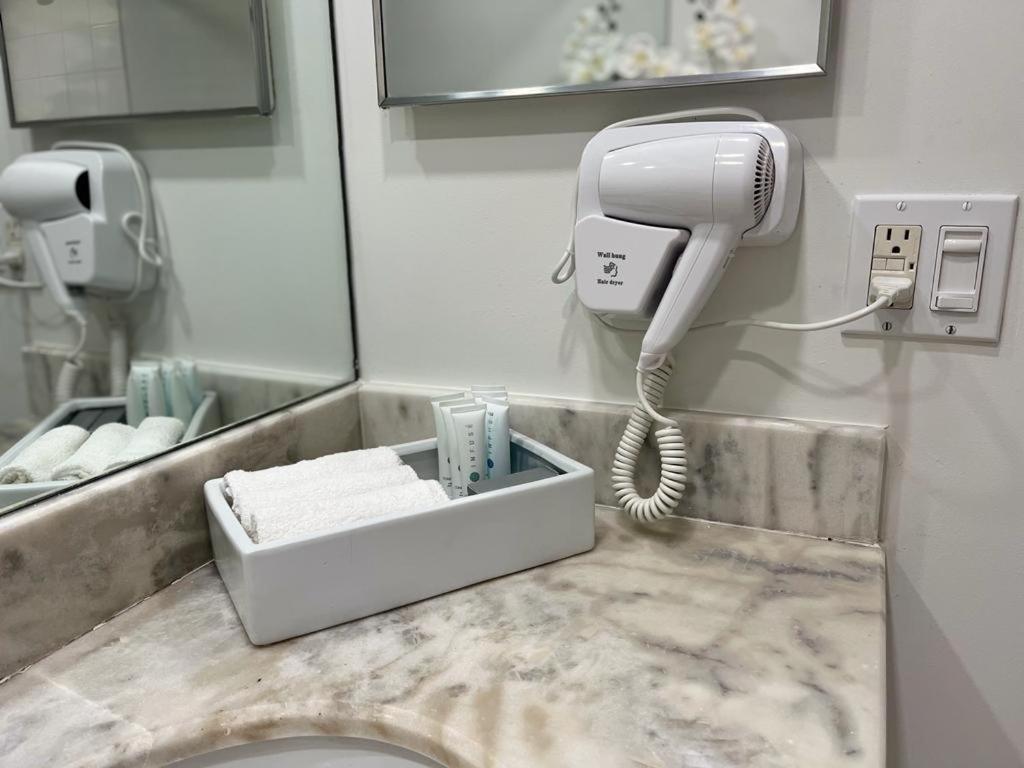 Apartment In Brickell With Pool, Gym, Free Parking And Game