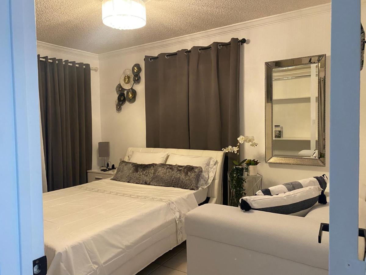 Apartamento Beautiful House 7 Min From Airport W Free Parking *