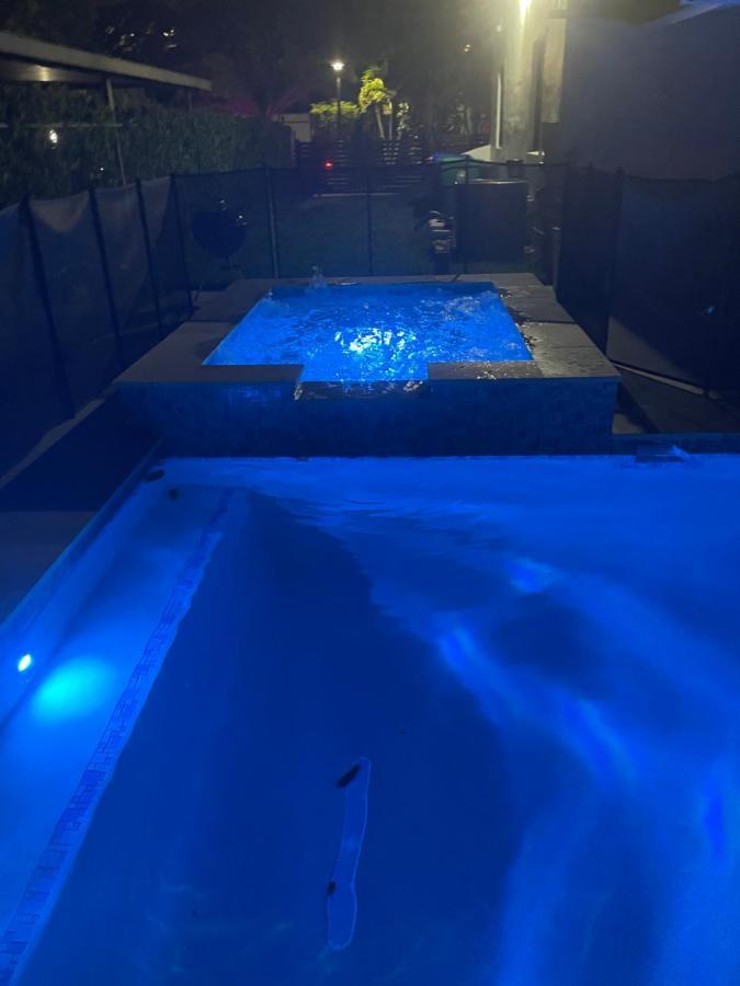 Design District 4 Bedroom Pool *