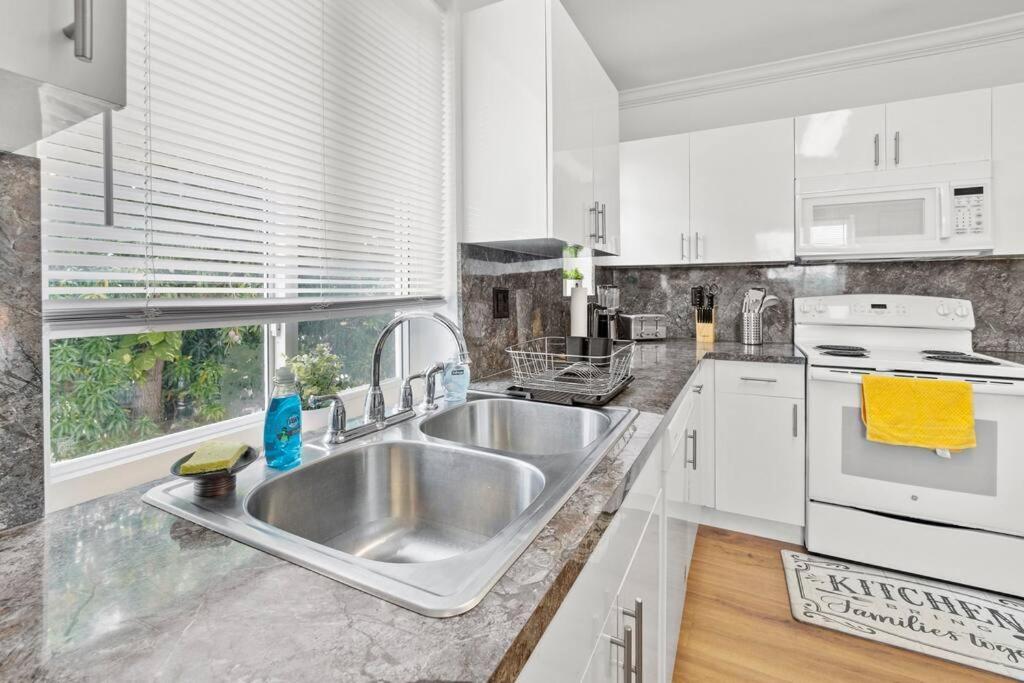 Apartamento Comfy & Updated Centrally Located Minutes Away From Everything! *