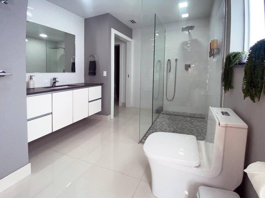 Casa de férias Luxurious With Bbq, Hot Tub, Heated Pool & Wifi - L36 *