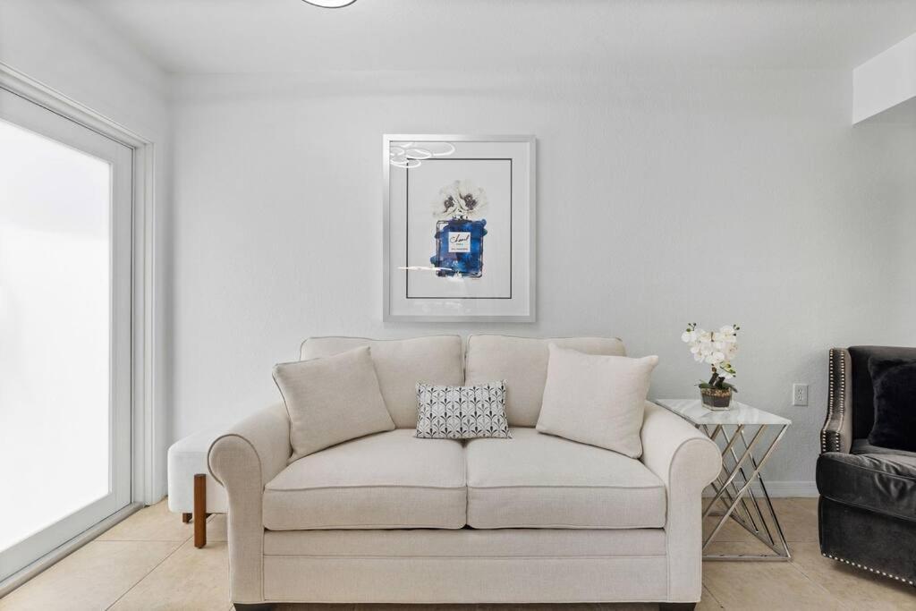 Beautiful In The Heart Of Apt 8 Apartment *