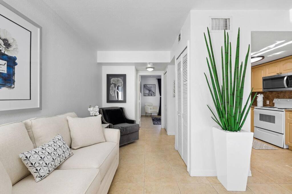 Beautiful In The Heart Of Apt 8 Apartment *
