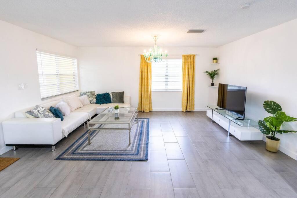 Holiday home Close To Port Cruise, Steps To Wynwood. Up To 8 Pp *