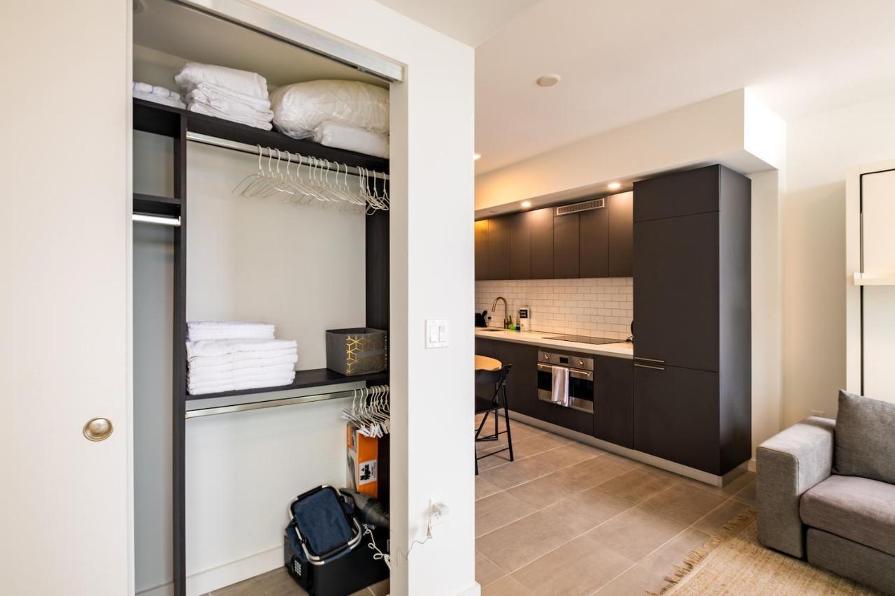 Apartment Fabulous With Pool, Gym, Lounge - Prime Location, *