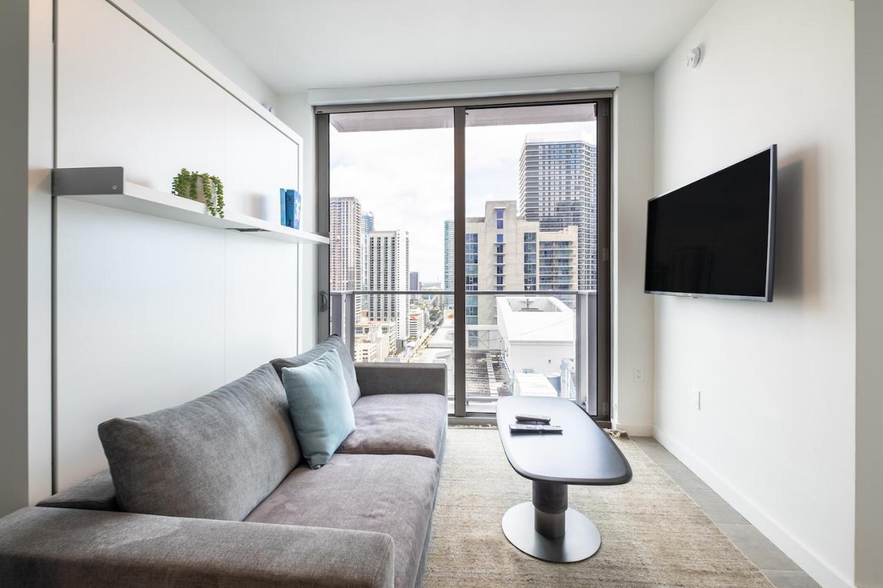 Apartment Fabulous With Pool, Gym, Lounge - Prime Location, *