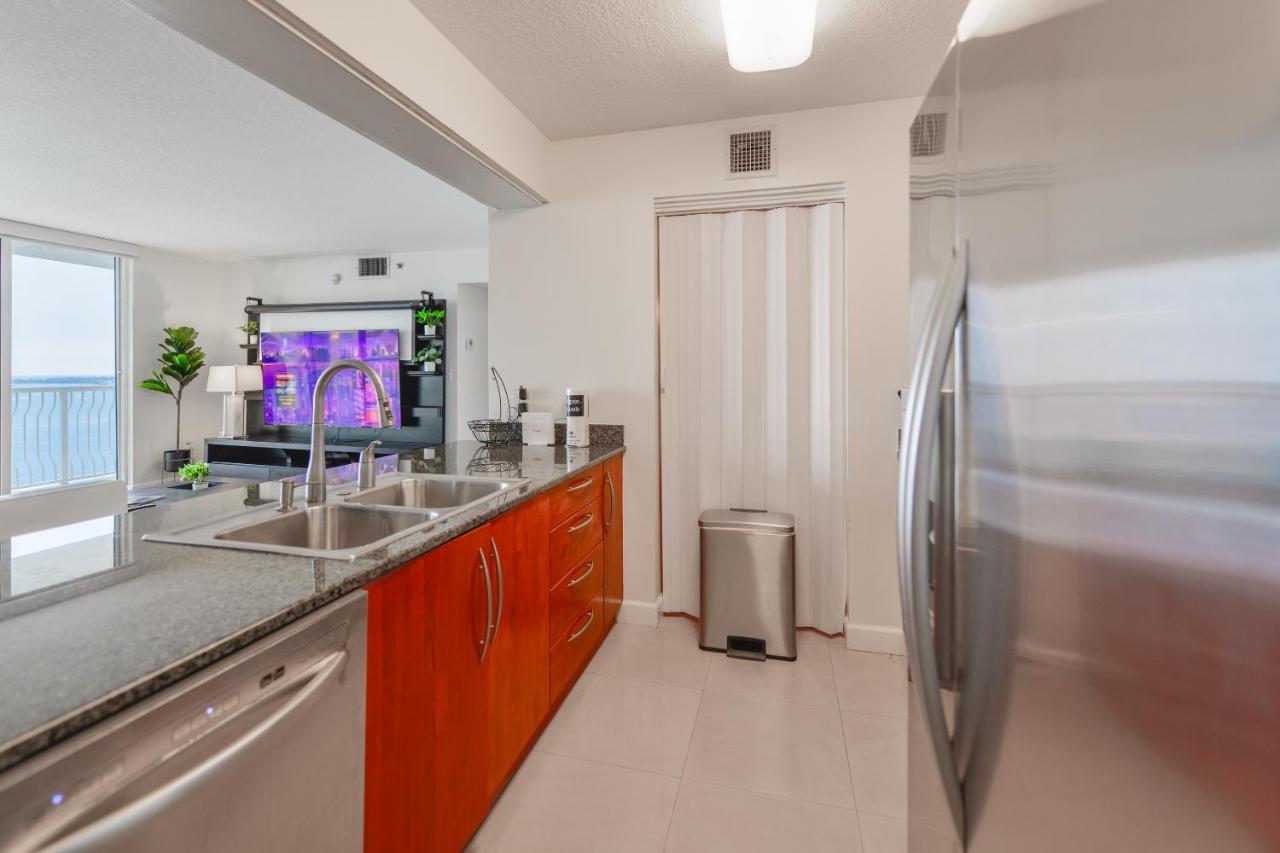 Spectacular 3 Bd Direct Ocean Balcony View Apartment Miami