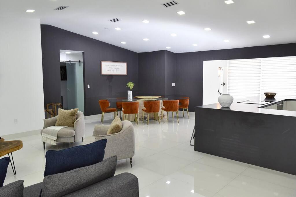 Luxurious With Bbq, Hot Tub, Heated Pool & Wifi - L36 Casa de férias