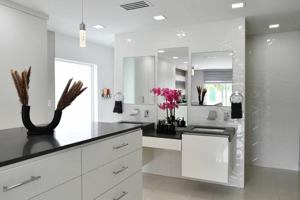Casa de férias Luxurious With Bbq, Hot Tub, Heated Pool & Wifi - L36 Miami